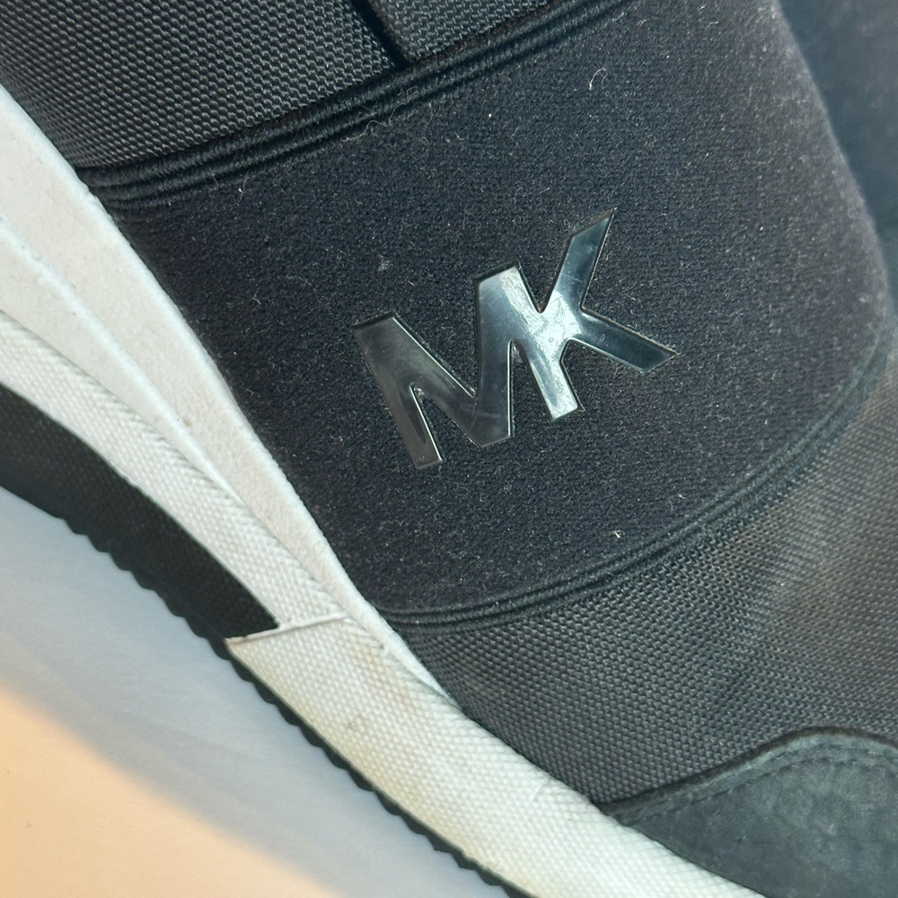 MICHAEL MICHAEL KORS
Felix Canvas and Snake-Embossed Nubuck Trainer 7.5 EUC - Picture 3 of 12